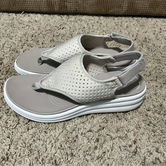 Clarks Women's grey Sandals womens Sise 8 - Picture 8 of 13